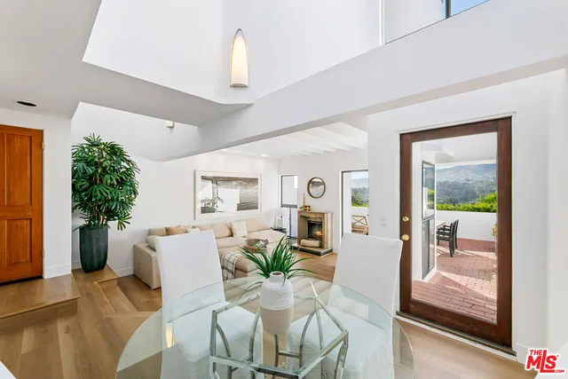 $2,385,000 | 29221 Heathercliff Road, Unit 13, Malibu, CA 90265