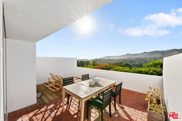 $2,385,000 | 29221 Heathercliff Road, Unit 13, Malibu, CA 90265