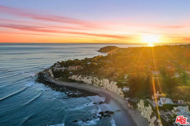 $2,385,000 | 29221 Heathercliff Road, Unit 13, Malibu, CA 90265