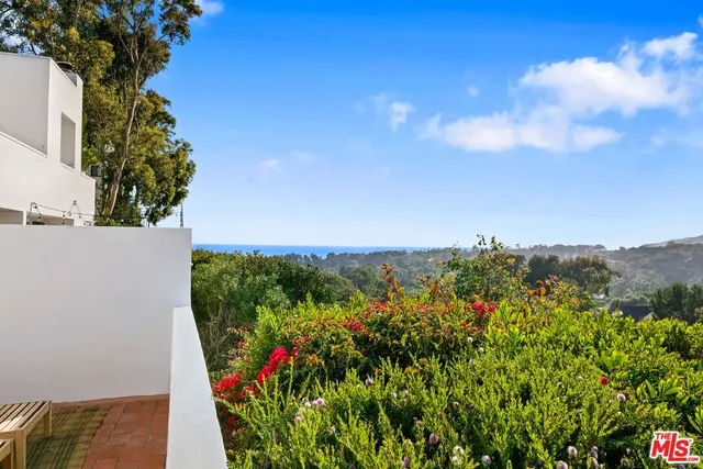 $2,385,000 | 29221 Heathercliff Road, Unit 13, Malibu, CA 90265