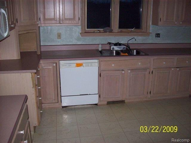 4430 South Mill Road Dryden, MI 48428 - Photo 2 of 7 kitchen