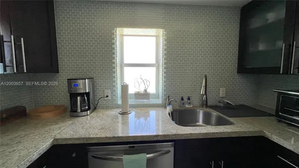 $4,600 | 5701 Collins Avenue, Unit 1714, Miami Beach, FL 33140