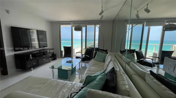 $4,600 | 5701 Collins Avenue, Unit 1714, Miami Beach, FL 33140