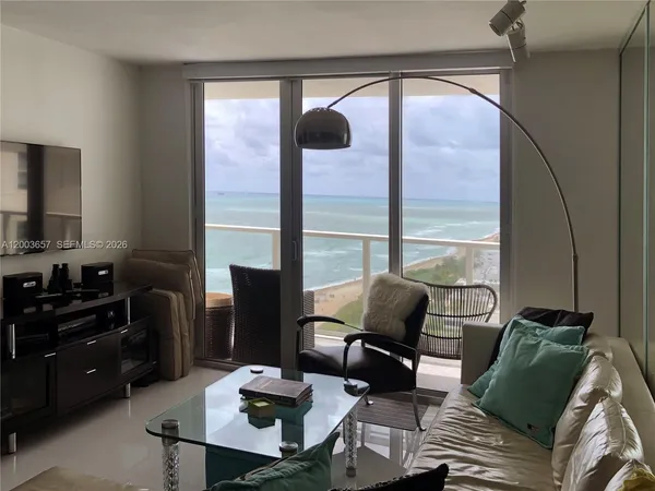 $4,600 | 5701 Collins Avenue, Unit 1714, Miami Beach, FL 33140