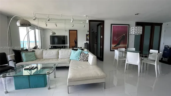$4,600 | 5701 Collins Avenue, Unit 1714, Miami Beach, FL 33140