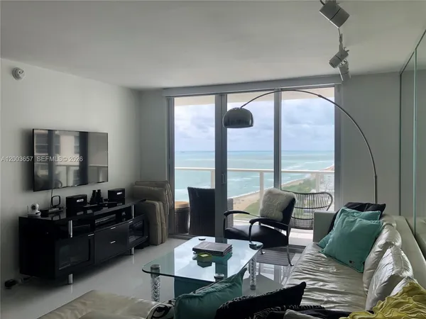 $4,600 | 5701 Collins Avenue, Unit 1714, Miami Beach, FL 33140