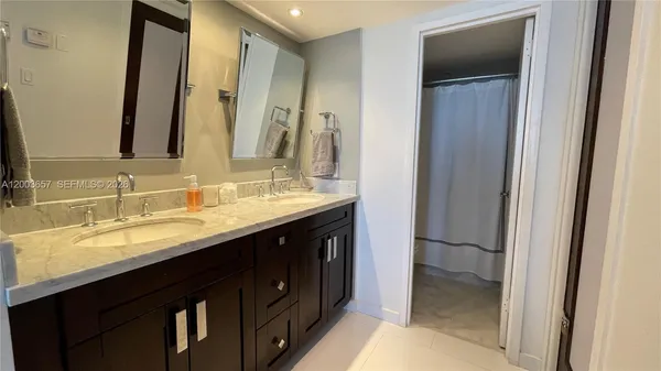 $4,600 | 5701 Collins Avenue, Unit 1714, Miami Beach, FL 33140