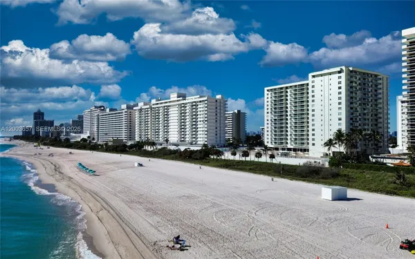 $4,600 | 5701 Collins Avenue, Unit 1714, Miami Beach, FL 33140