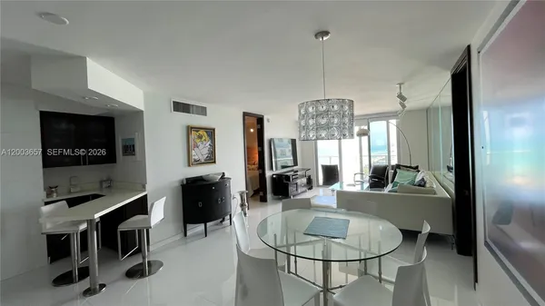 $4,600 | 5701 Collins Avenue, Unit 1714, Miami Beach, FL 33140