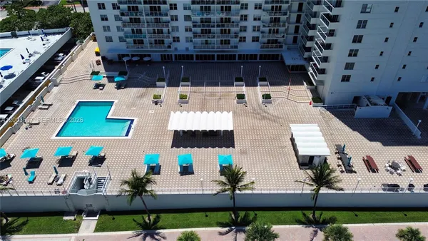 $4,600 | 5701 Collins Avenue, Unit 1714, Miami Beach, FL 33140