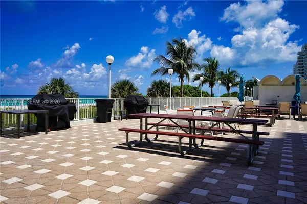 $4,600 | 5701 Collins Avenue, Unit 1714, Miami Beach, FL 33140