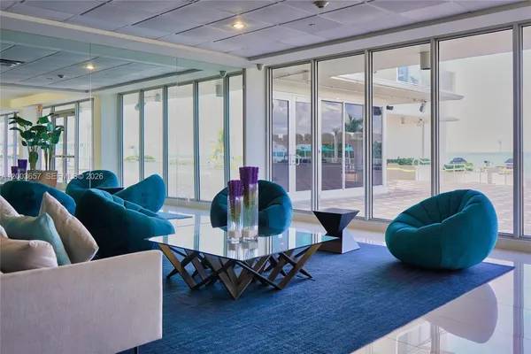 $4,600 | 5701 Collins Avenue, Unit 1714, Miami Beach, FL 33140