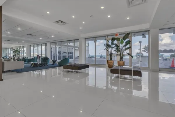 $4,600 | 5701 Collins Avenue, Unit 1714, Miami Beach, FL 33140