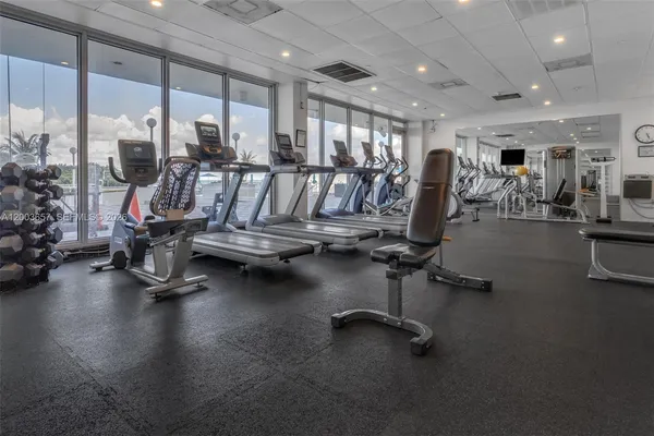 $4,600 | 5701 Collins Avenue, Unit 1714, Miami Beach, FL 33140