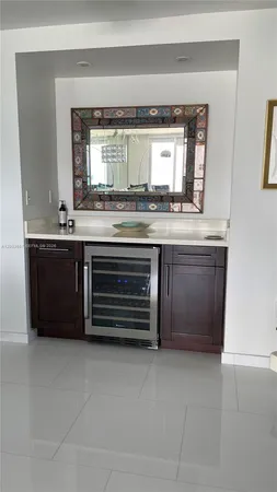 $4,600 | 5701 Collins Avenue, Unit 1714, Miami Beach, FL 33140