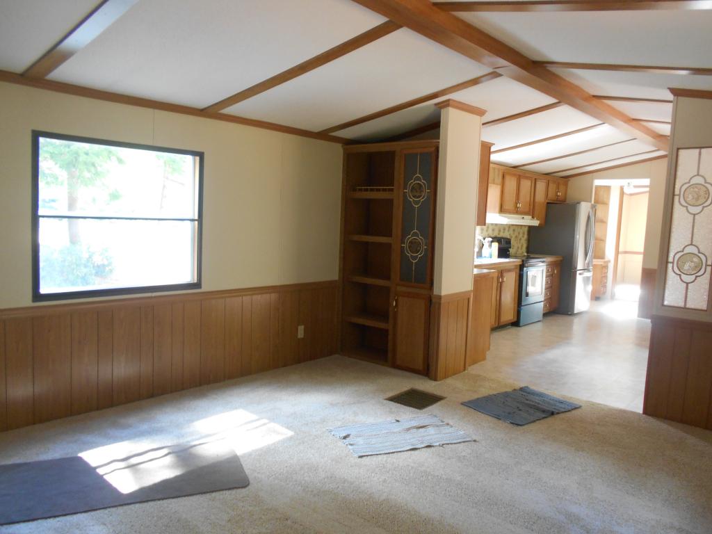 35 Elizabeth Road Sandown, NH 03873 - Photo 4 of 18