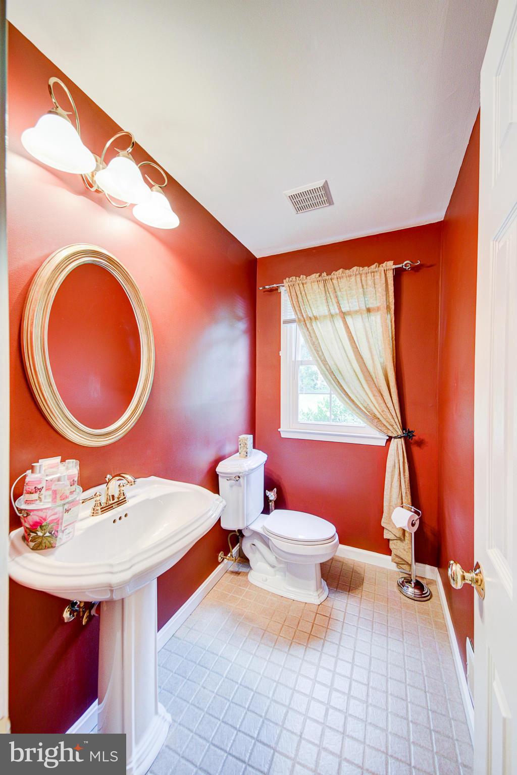 121 Peyton Road Sterling, VA 20165 - Photo 8 of 30 Main Level Half Bath