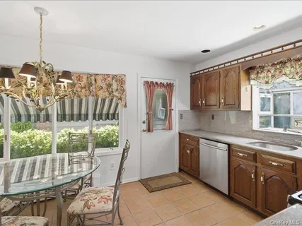 $999,000 | 100 Bayberry Avenue, Garden City, NY 11530