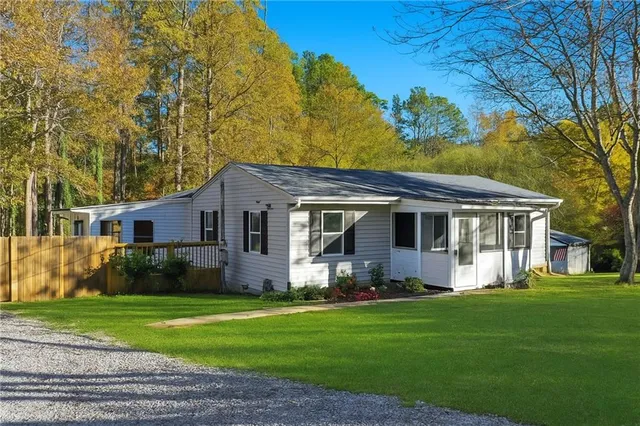 a view of a house with a yard