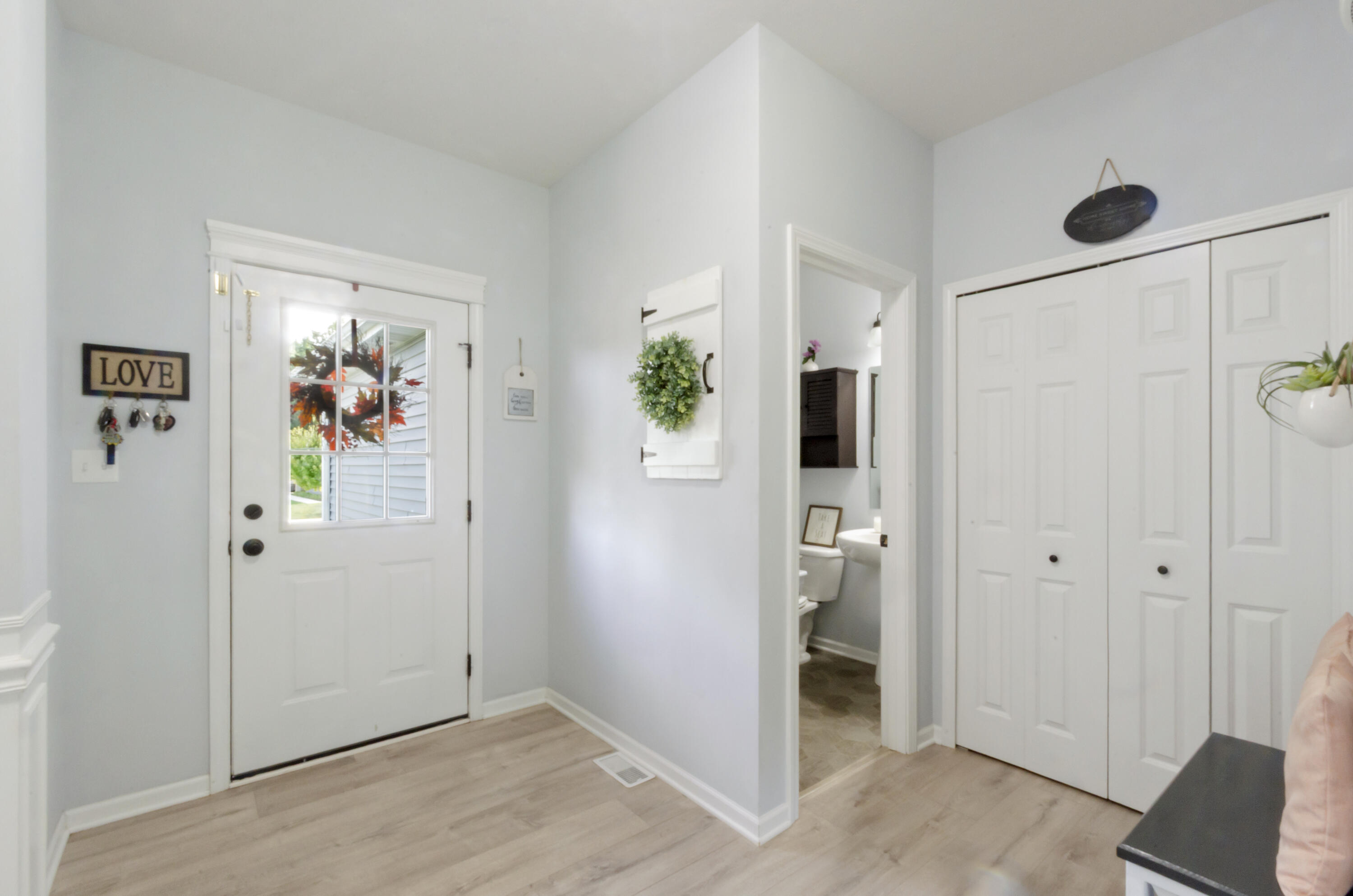 237 Cessna Drive Chesterton, IN 46304 - Photo 3 of 37 3000x1987