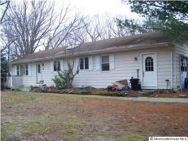 16 Wickatunk Road Manalapan, NJ 07726 - Photo 1 of 3 Primary Photo