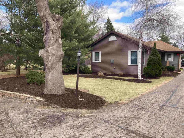 $1,199,900 | 2224 Highway 51, Stoughton, WI 53589