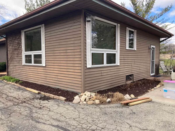 $1,100,000 | 2224 Highway 51, Stoughton, WI 53589