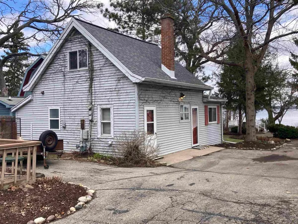 $1,100,000 | 2224 Highway 51, Stoughton, WI 53589