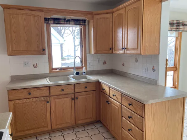 $1,100,000 | 2224 Highway 51, Stoughton, WI 53589