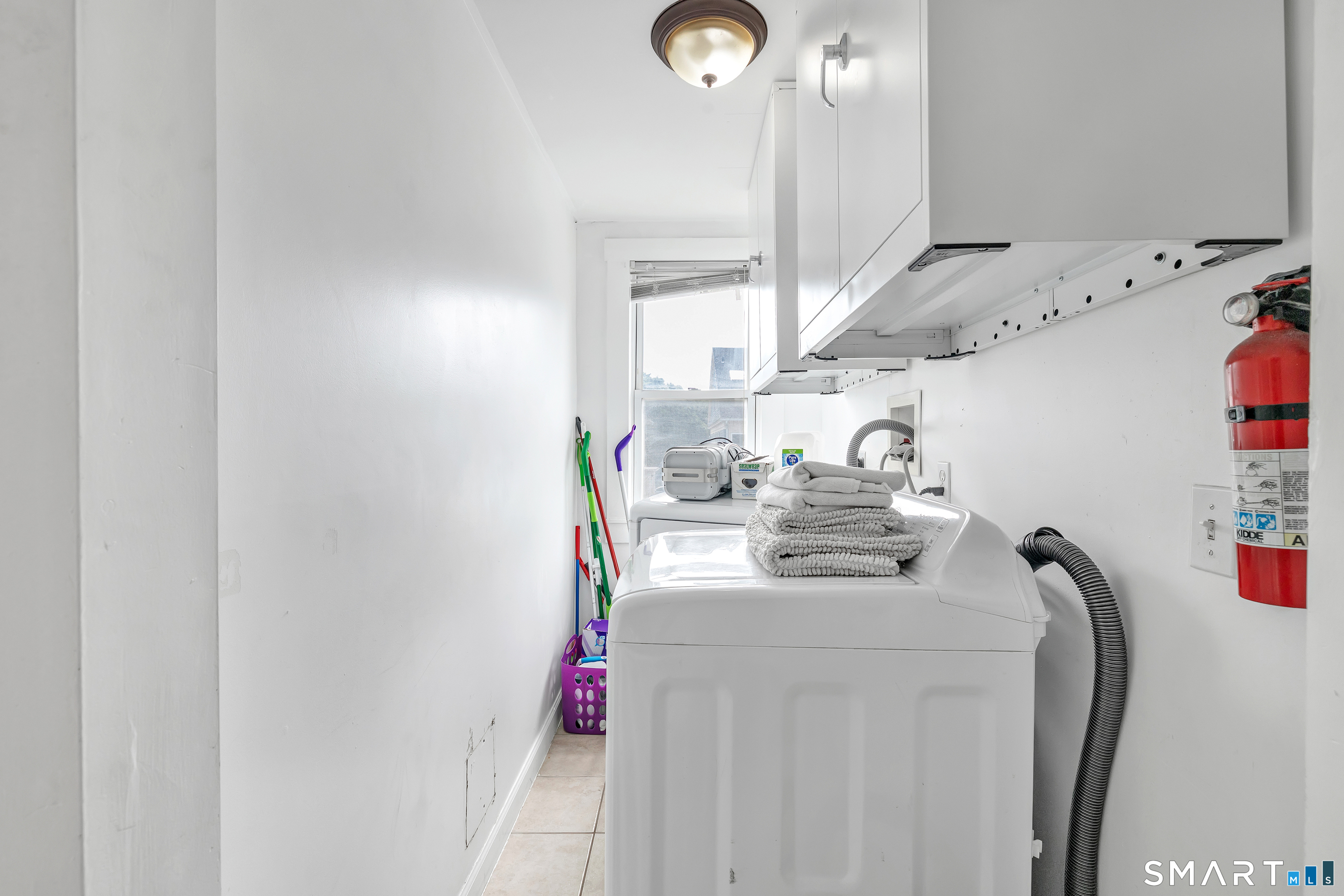 189 Wells Street Bridgeport, CT 06606 - Photo 14 of 40 2nd Floor - Offers 1389 sq ft -laundry room equipped with washer/dryer