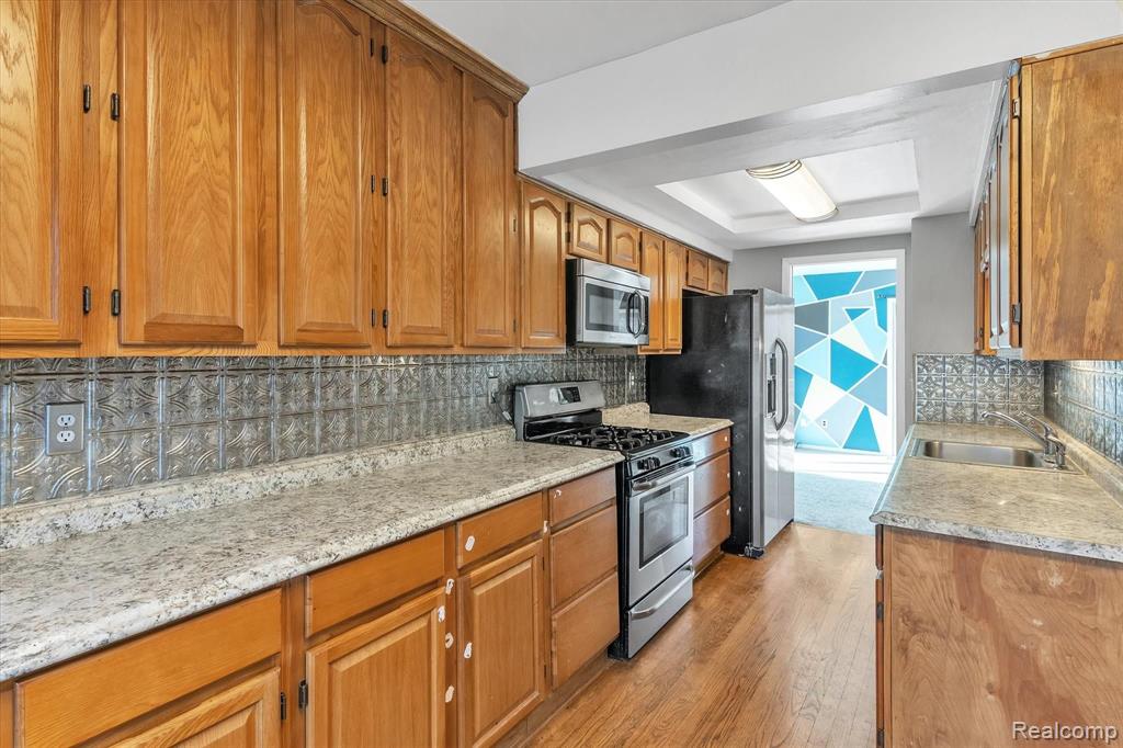 637 Oakbrook West Rochester, MI 48307 - Photo 13 of 45
