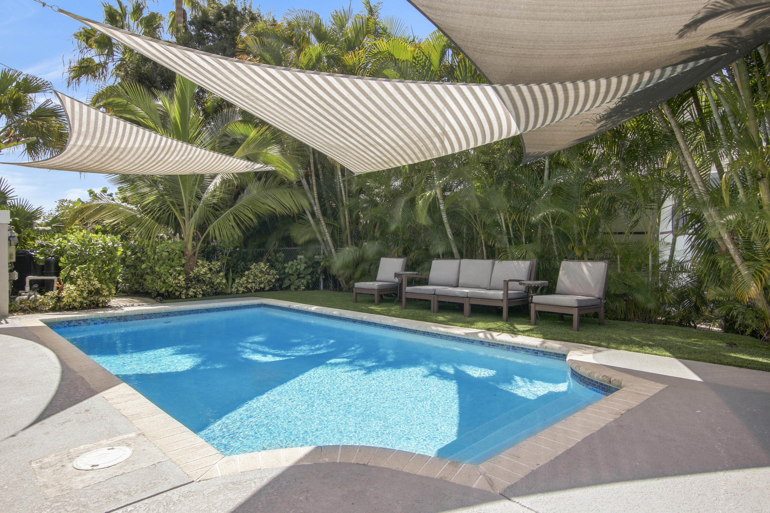 706 Warren Drive Jupiter, FL 33458 - Photo 3 of 26 House2-35