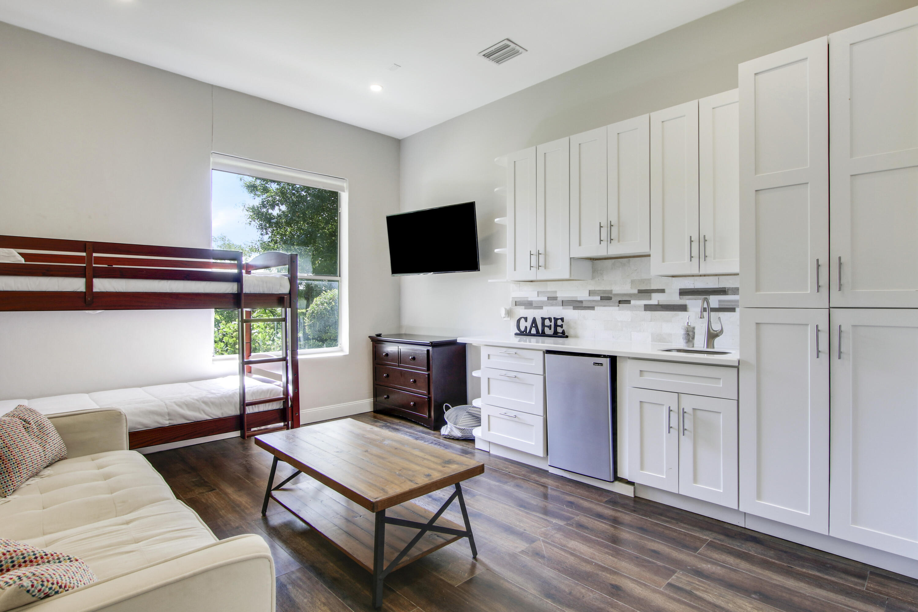 706 Warren Drive Jupiter, FL 33458 - Photo 10 of 26 House2-7