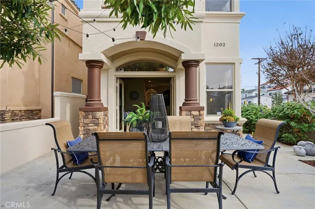 $2,349,000 | 1202 Huntington Street, Huntington Beach, CA 92648