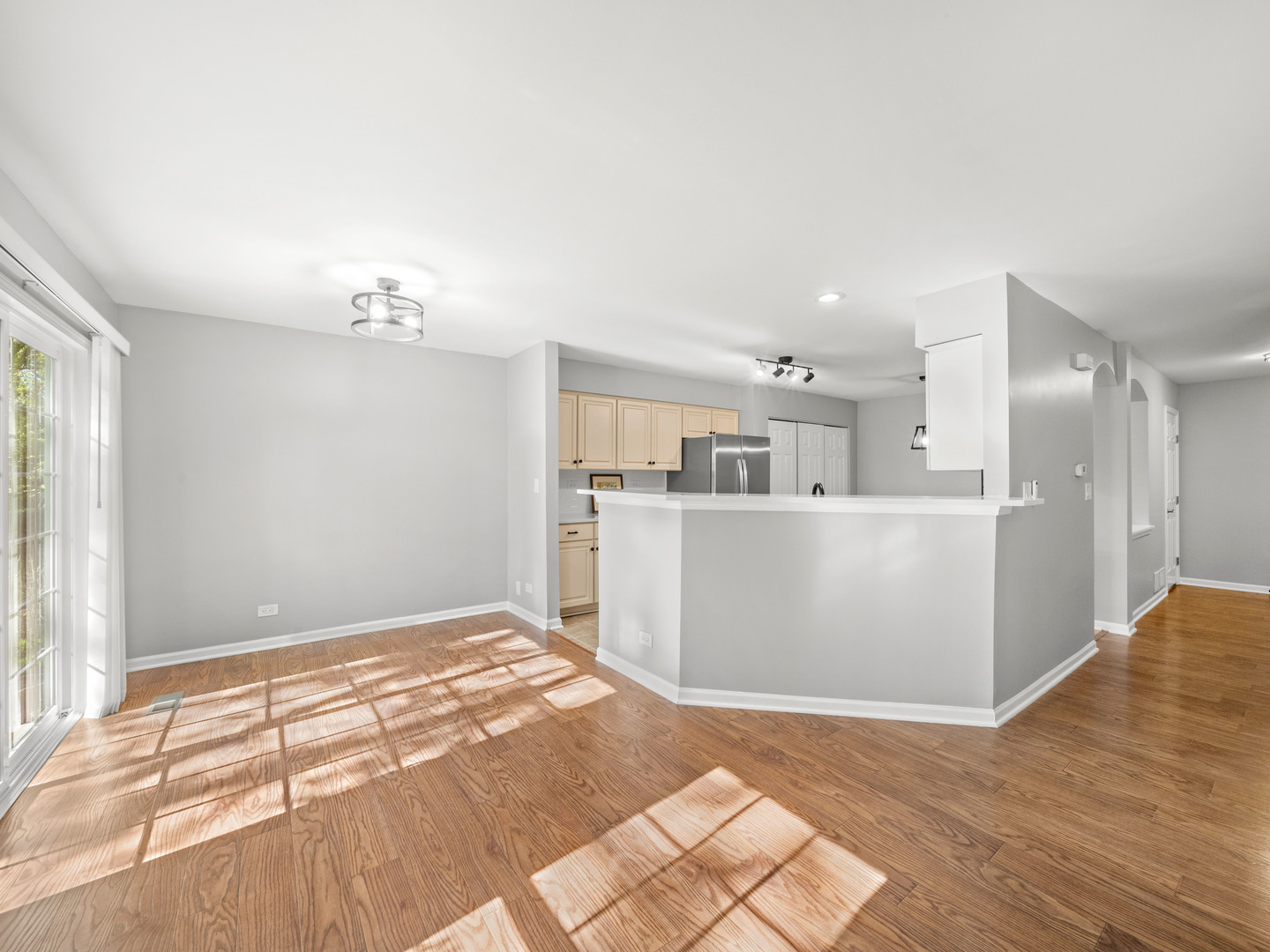 872 Old Checker Road Buffalo Grove, IL 60089 - Photo 7 of 32 Gallery Image 7