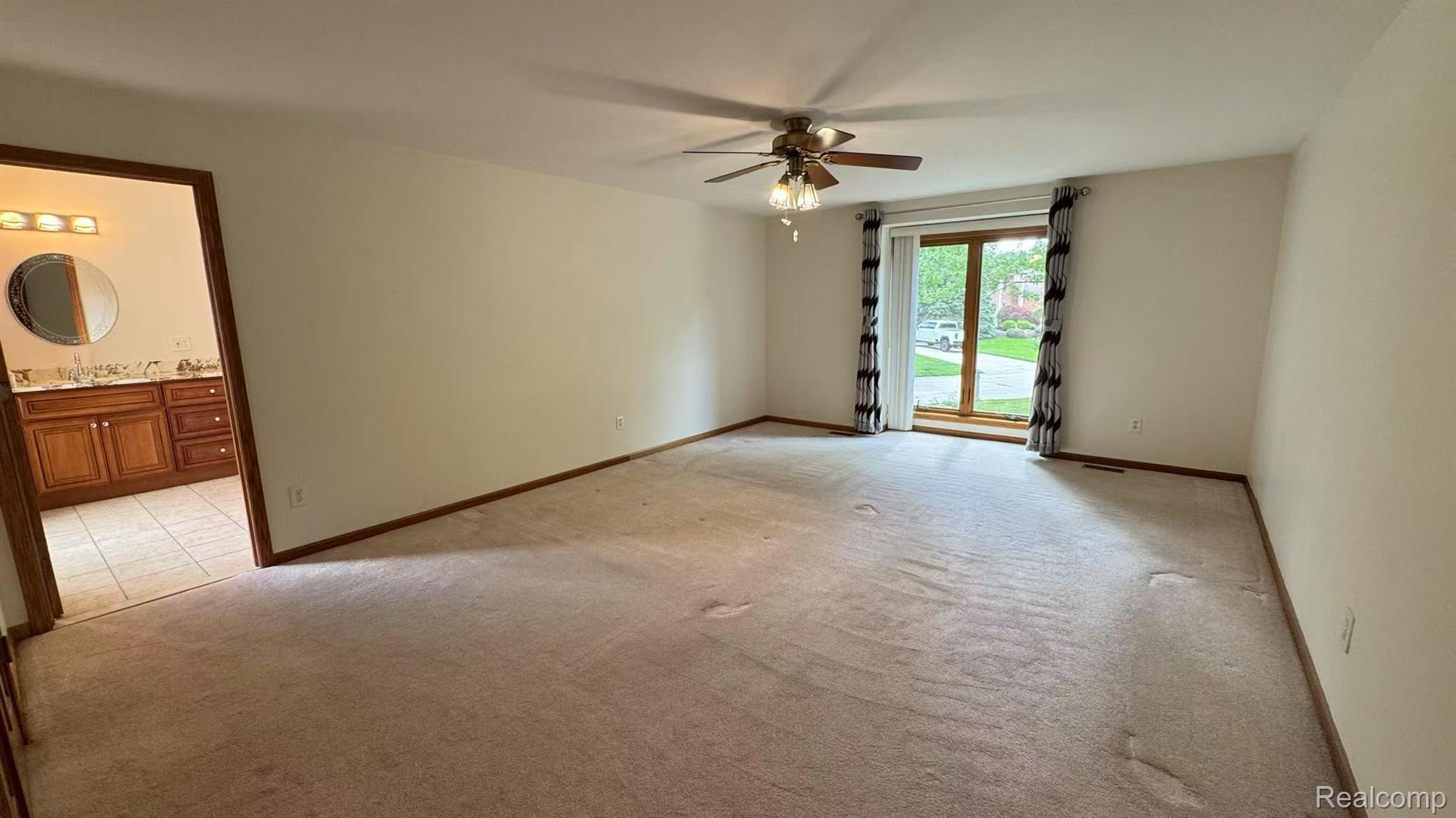 3440 Salem Drive Rochester, MI 48306 - Photo 28 of 33 Image_20260623231834_445_7.jpg