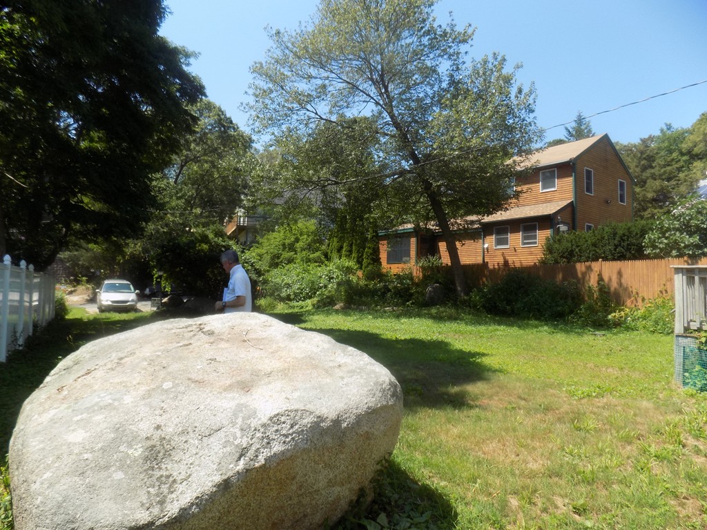 11 Brooks Road Gloucester, MA 01930 - Photo 3 of 16