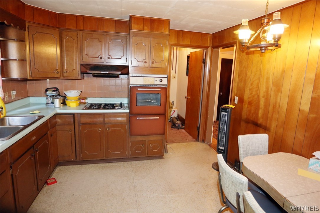 104 Hamlin Road Buffalo, NY 14208 - Photo 5 of 16 KITCHEN; ALTERNATE VIEW