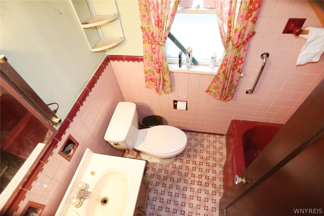 104 Hamlin Road Buffalo, NY 14208 - Photo 7 of 16 FIRST FLOOR BATHROOM