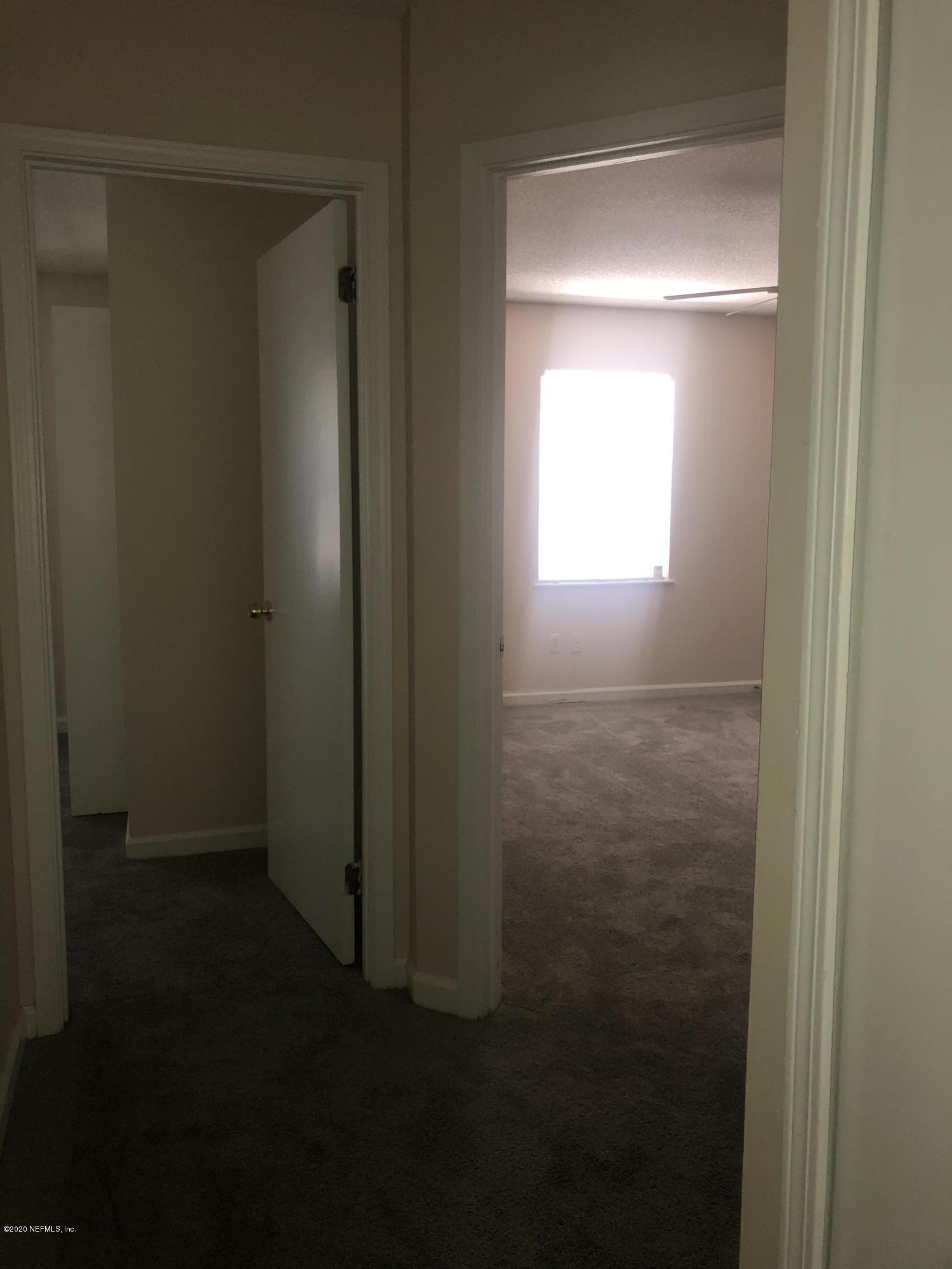 141 Jasmine Street Atlantic Beach, FL 32233 - Photo 7 of 23 a bathroom that has a window in it