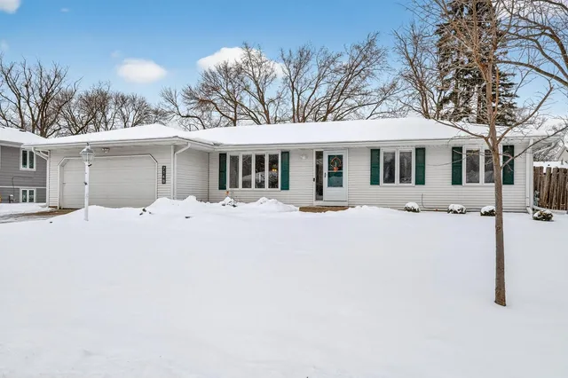 $449,500 | 7148 Glenross Road, Woodbury, MN 55125