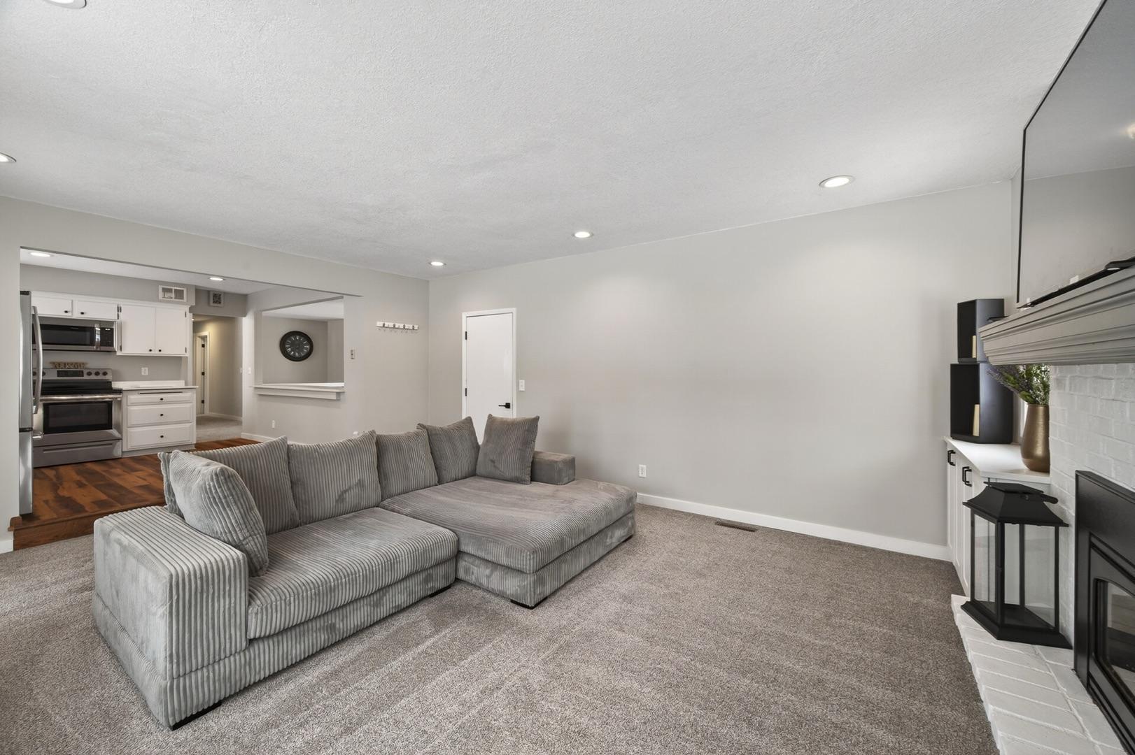 7148 Glenross Road Woodbury, MN 55125 - Photo 4 of 23