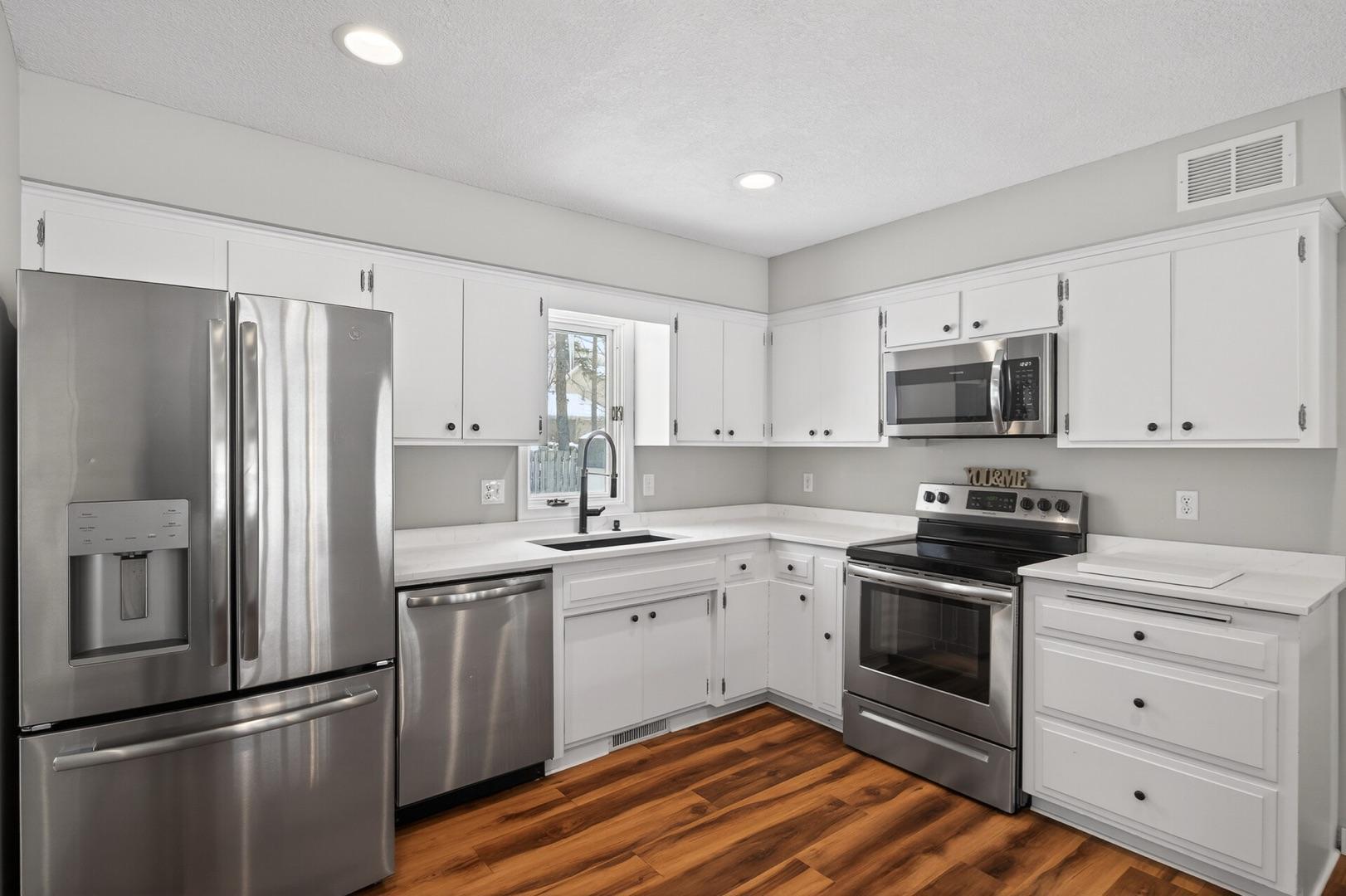 7148 Glenross Road Woodbury, MN 55125 - Photo 6 of 23