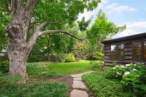 $795,000 | 6000 Reinhardt Drive, Fairway, KS 66205