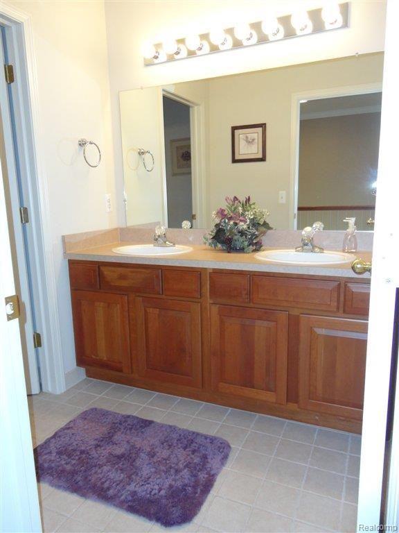 1397 Tulberry Circle Rochester, MI 48306 - Photo 9 of 25 DSC00208.JPG