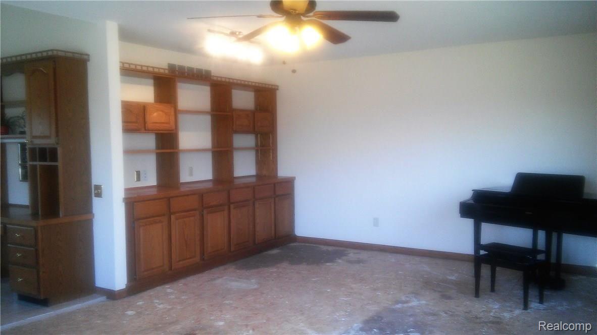 4400 North Latson Road Howell, MI 48855 - Photo 11 of 31 19Living.jpg
