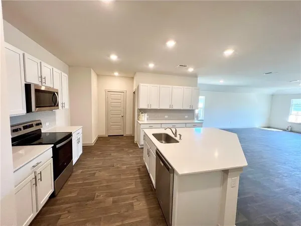 $2,300 | 116 Krause Spgs Drive, Hutto, TX 78634