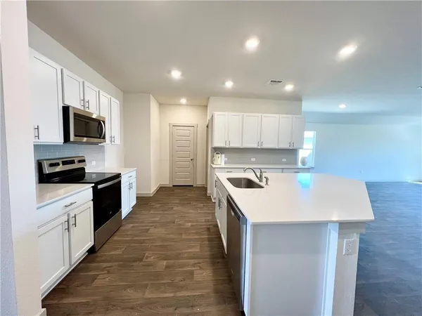 $2,300 | 116 Krause Spgs Drive, Hutto, TX 78634