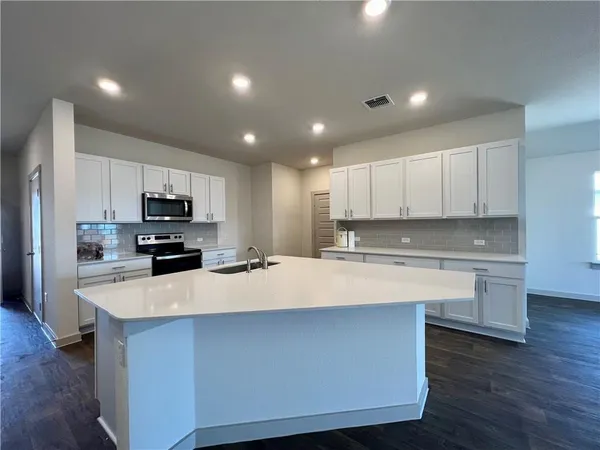 $2,300 | 116 Krause Spgs Drive, Hutto, TX 78634