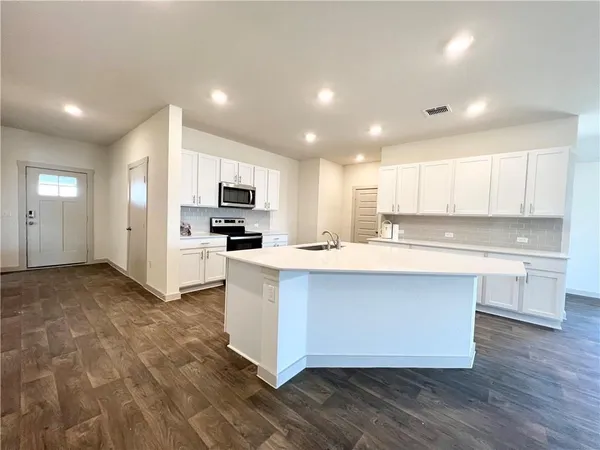 $2,300 | 116 Krause Spgs Drive, Hutto, TX 78634